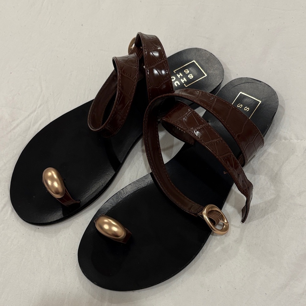ShuShop Brown Croc-Effect Leather Toe-Loop Sandals with Gold Accents